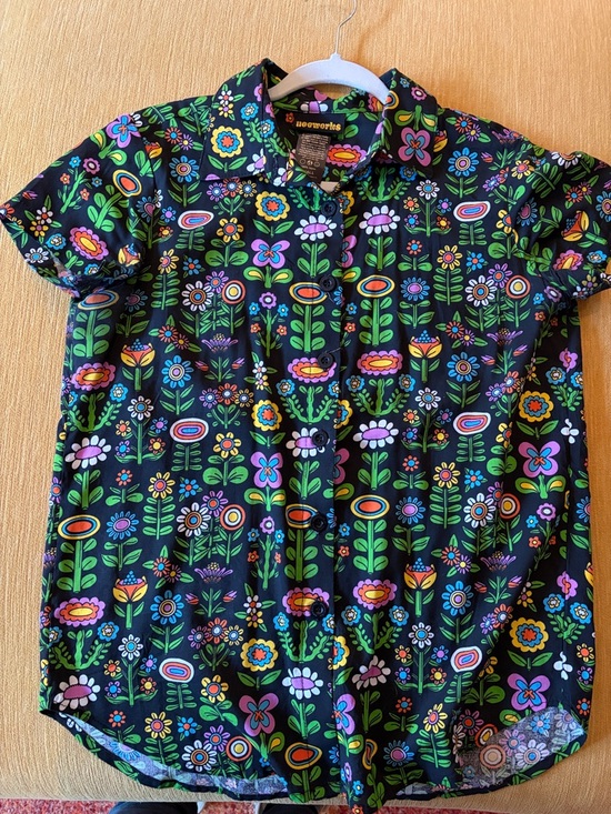 Nooworks Tops - Super sonic Black Floral-Pattern Short Sleeve button up shirt